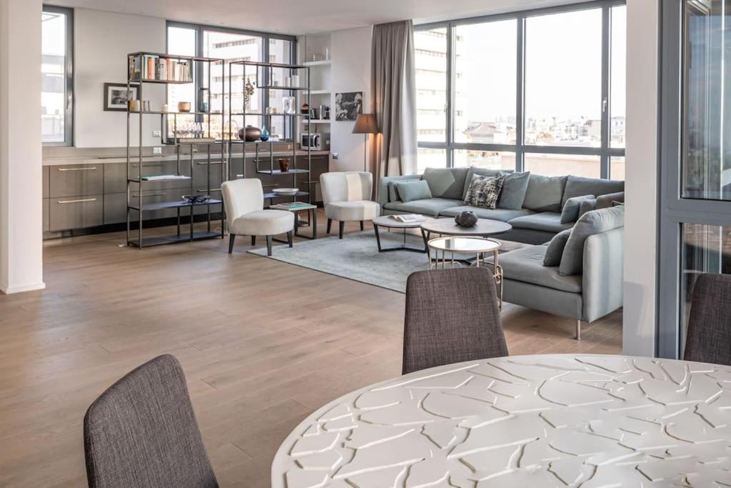 Upscale Rotschild By Five *
